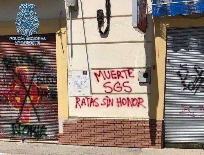Pintadas amenazantes encontradas en Sevilla.
