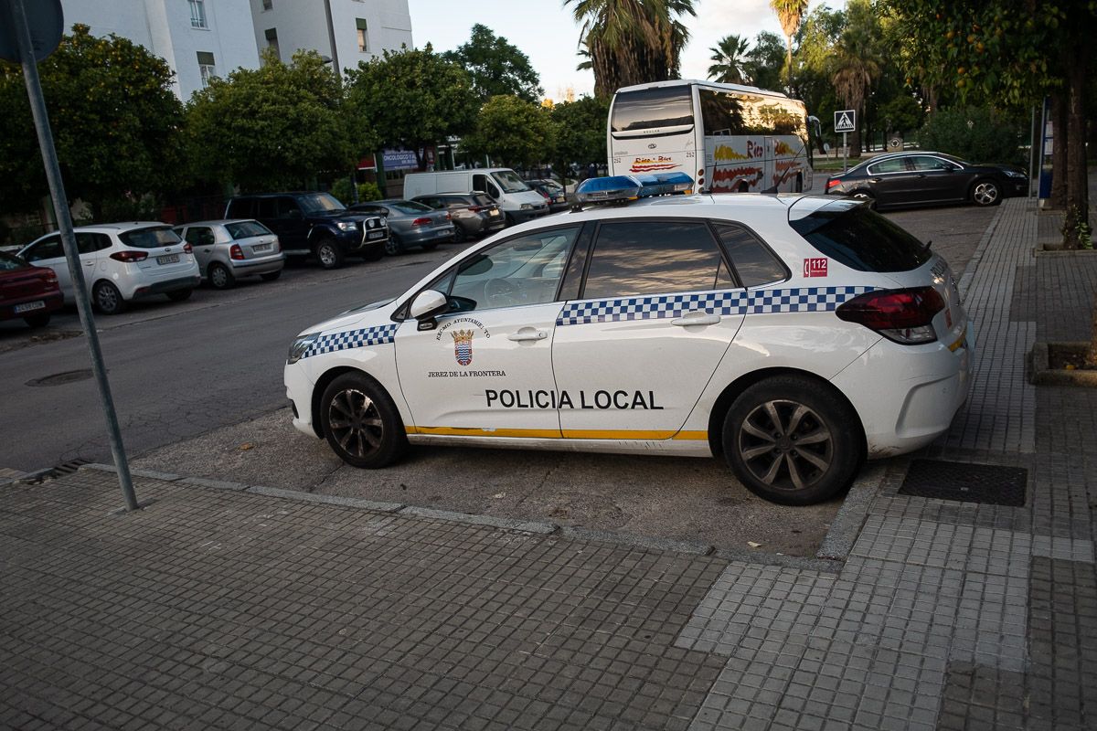Un vehículo de Policía Local de Jerez, en una imagen reciente. FOTO: MANU GARCÍA