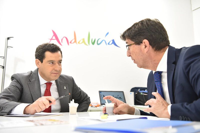 Moreno y Marín, en un encuentro esta semana en la World Travel Market de Londres. FOTO: JUNTA