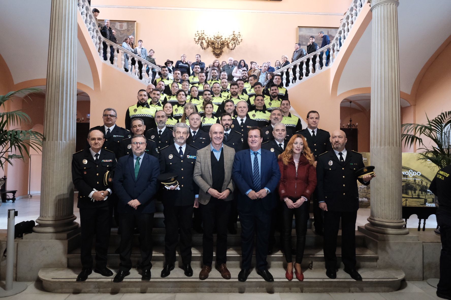 El Ayuntamiento de Sevilla oferta 123 puestos de trabajo: bomberos, policías, administrativos...