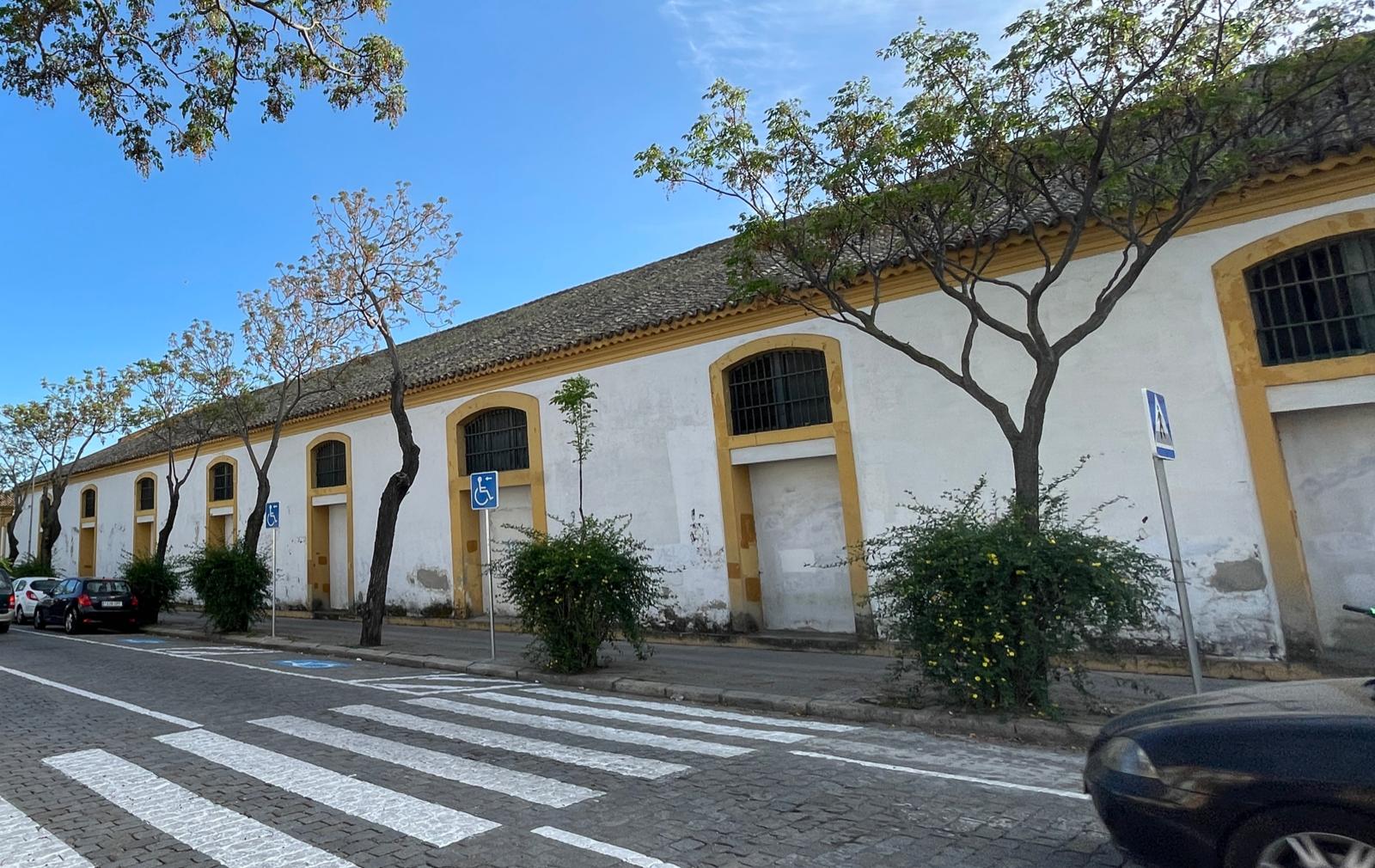 Bodega Sagrada Familia ubicada en la avenida de la Estación en El Puerto. 