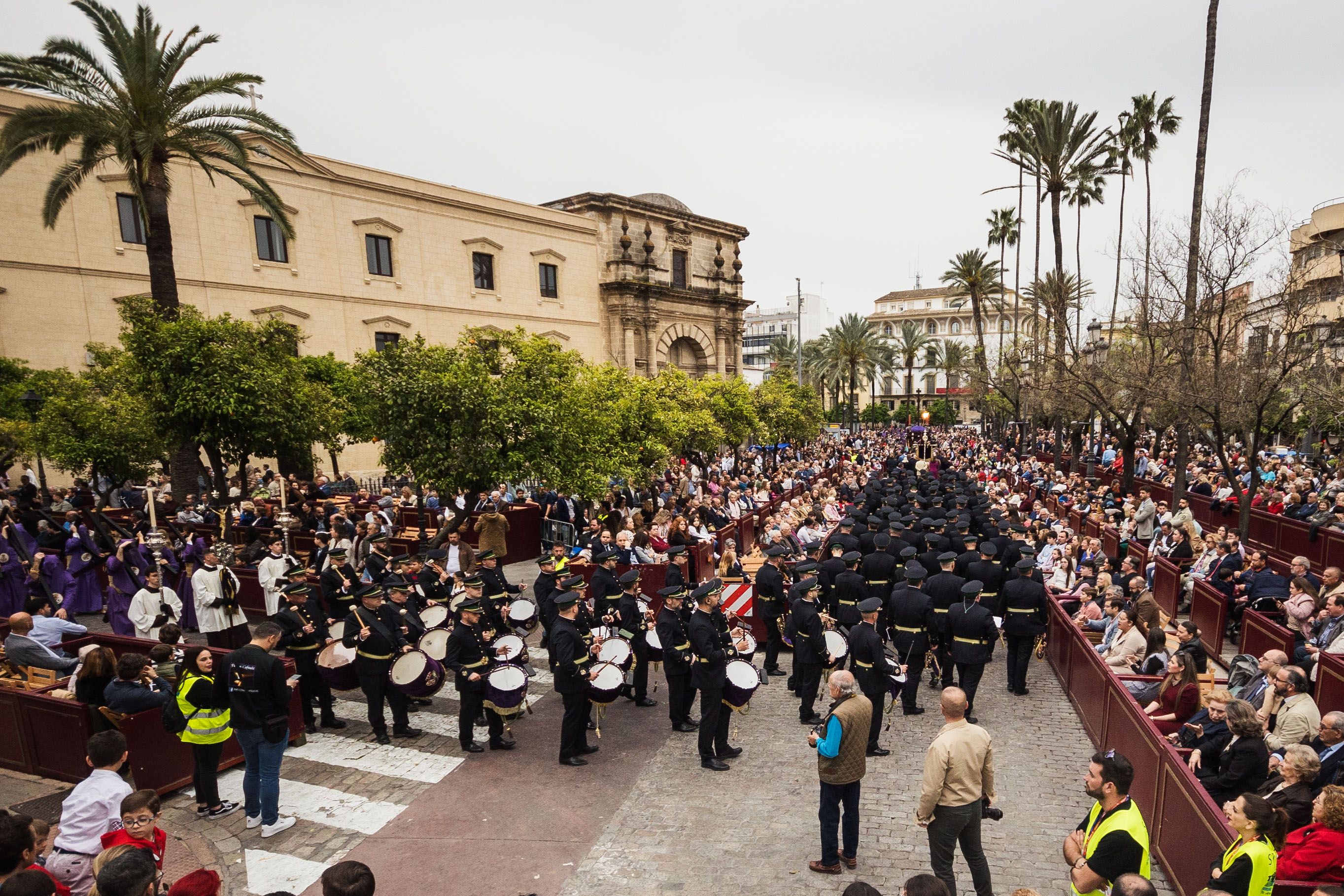 La Centuria Macarena tras el misterio de Transporte en Domingo de Ramos.
