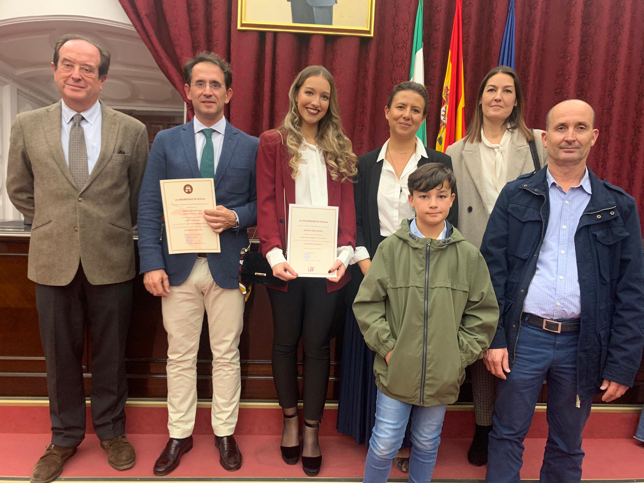 La Fundación Albor Cádiz recibiendo el premio.