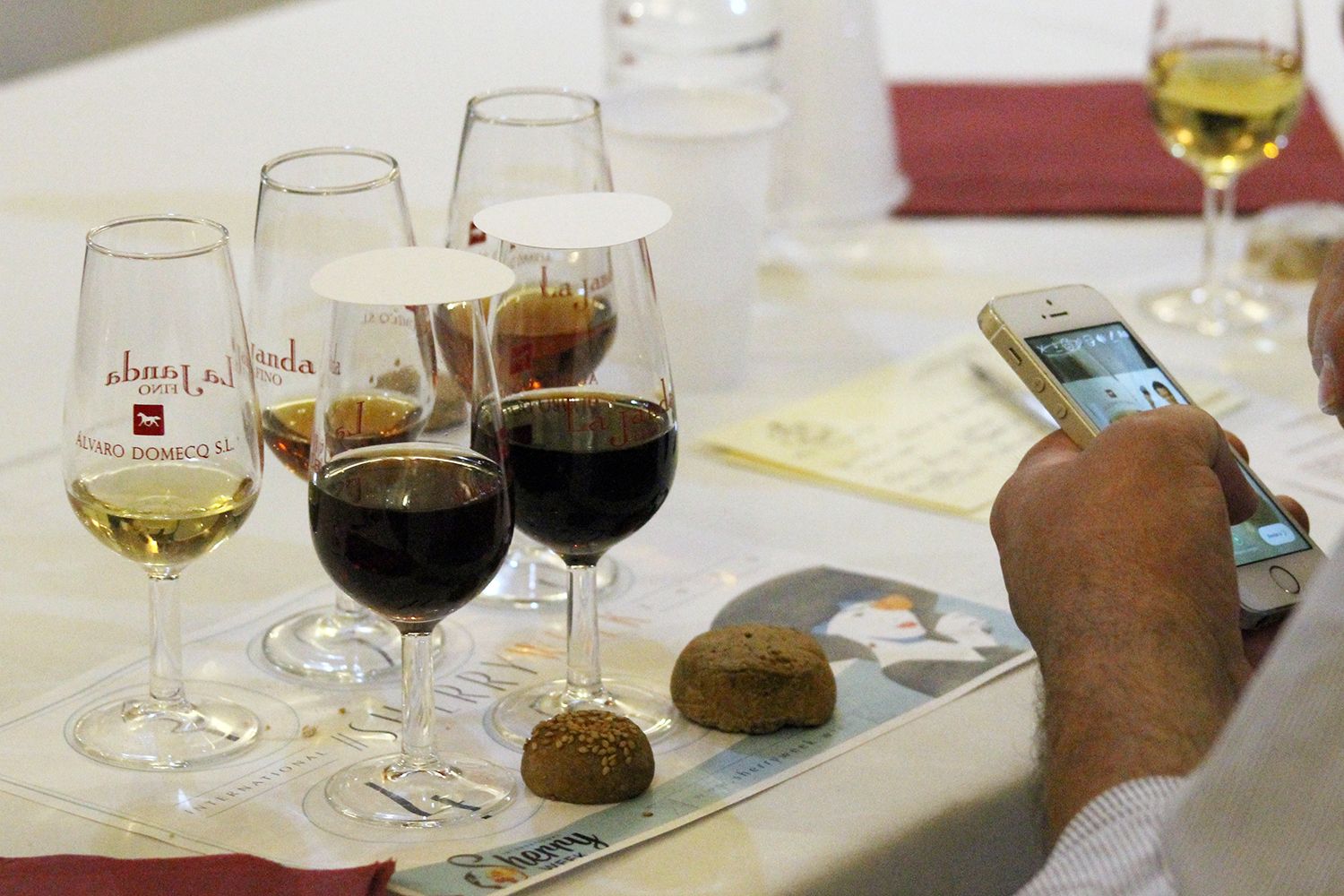 Un momento en una cata de vino celebrada en Jerez.