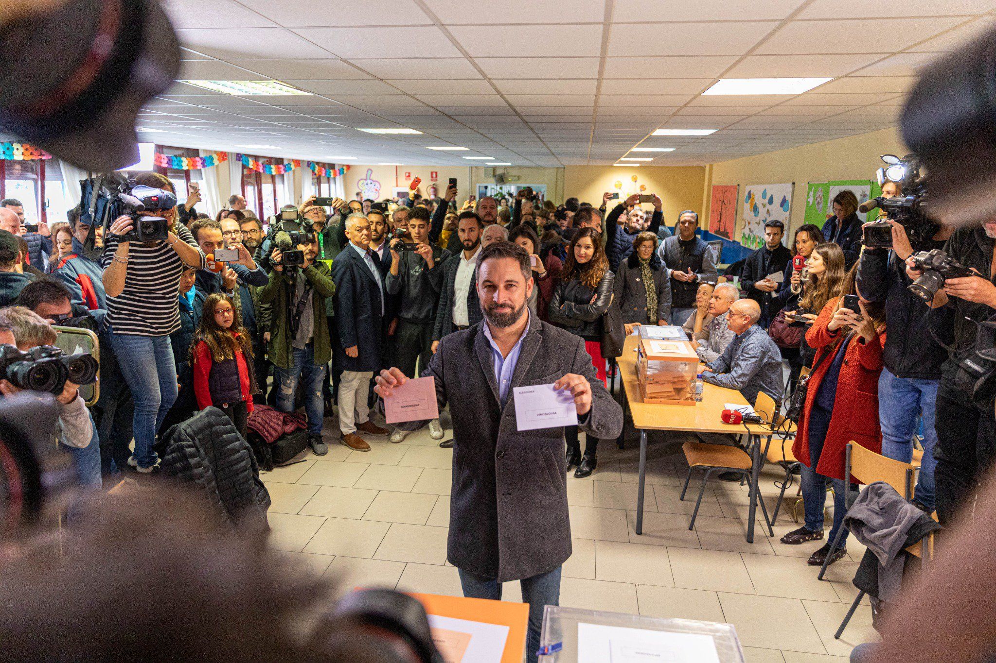 Santiago Abascal, a punto de votar en su colegio de Hortaleza, en Madrid, el pasado 10N. FOTO: VOX
