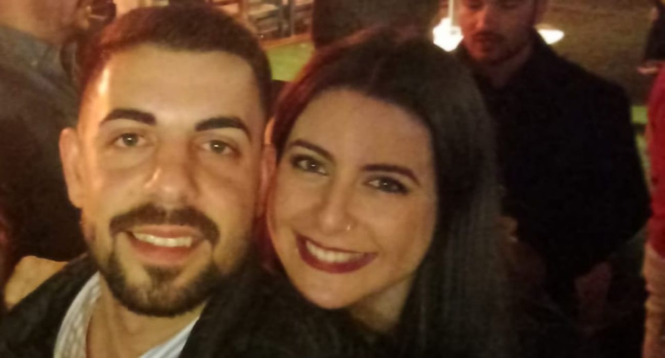 Paco Naval, el joven asesinado en Chipiona, junto a su hermana.