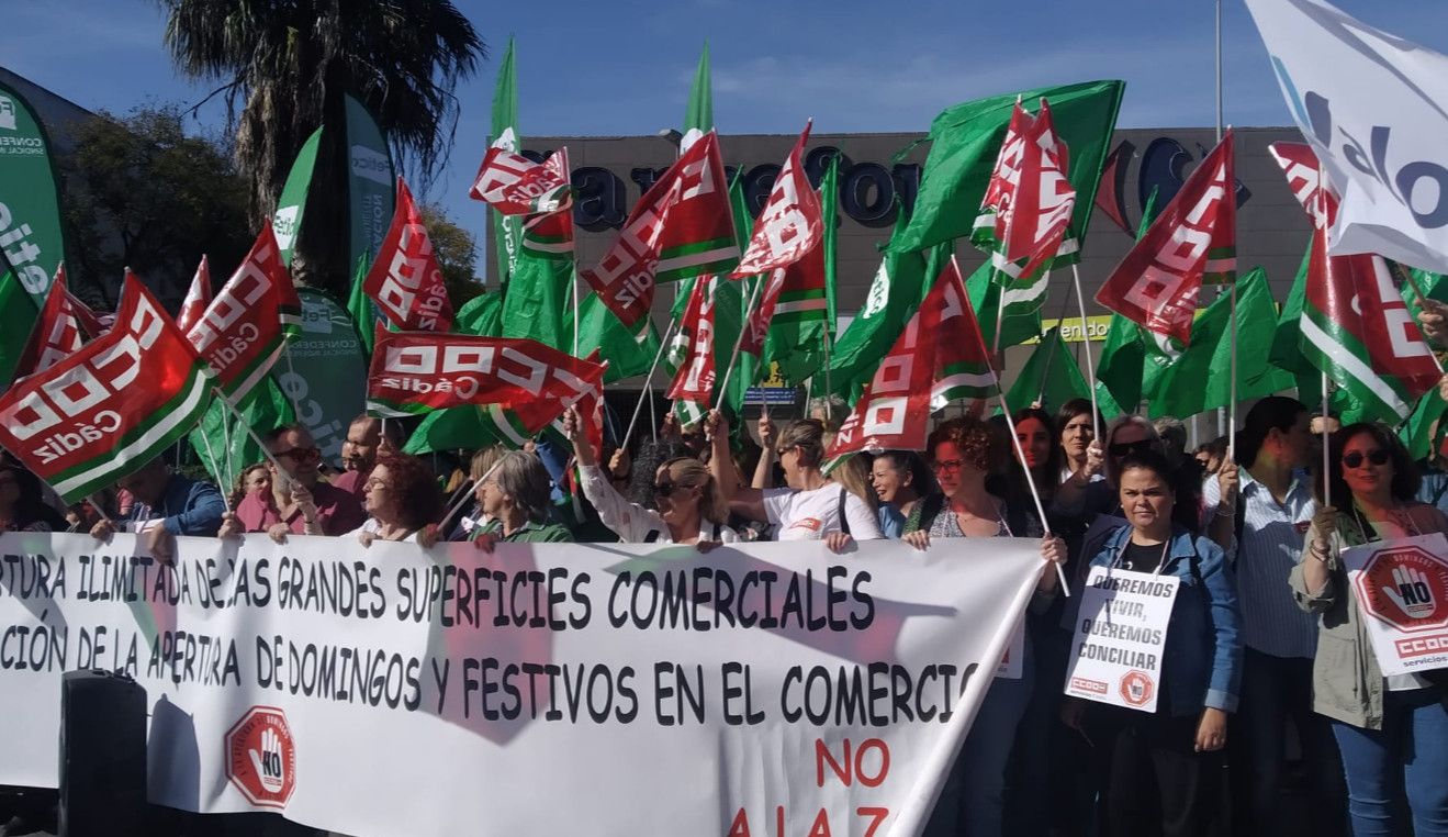 Manifestación contra la apertura de grandes superficies en festivos en la provincia de Cádiz. 