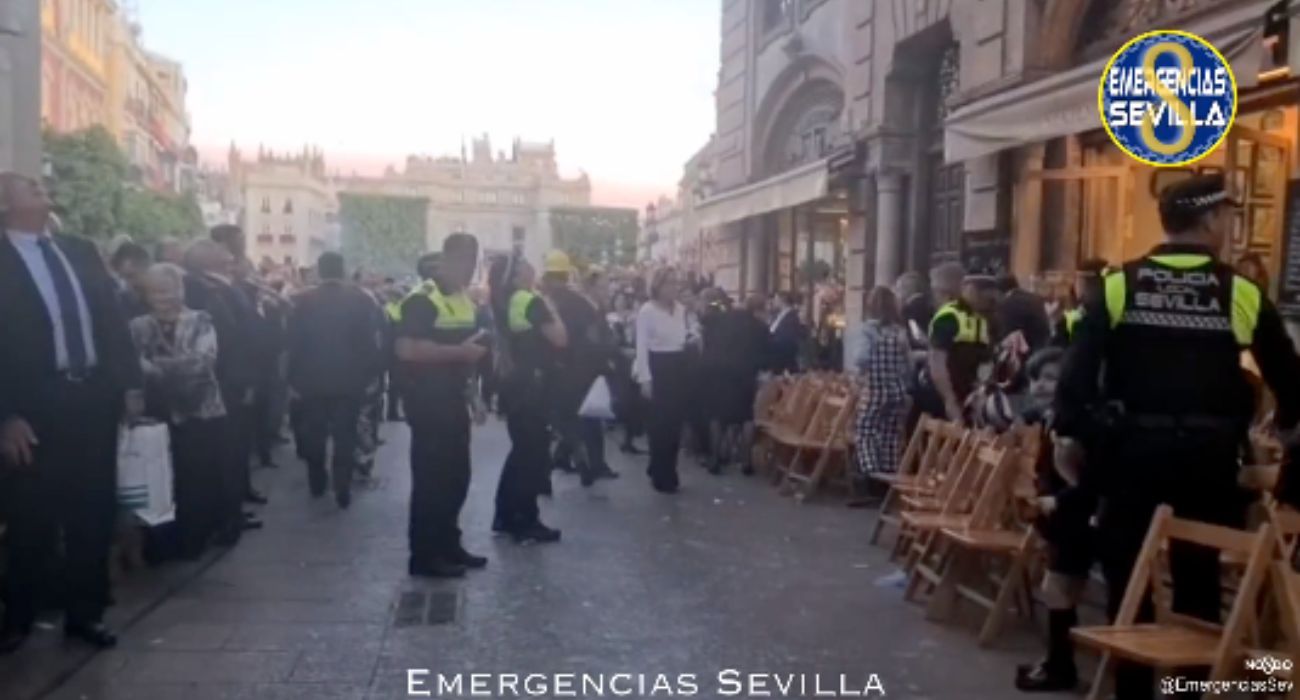 Intervención de Bomberos y Policía Local en Sevilla.