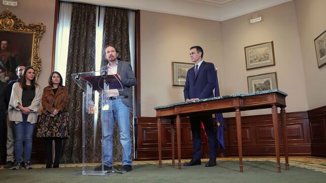 Pablo Iglesias y Pedro Sánchez, tras anunciar su preacuerdo de Gobierno. FOTO: ELDIARIO.ES