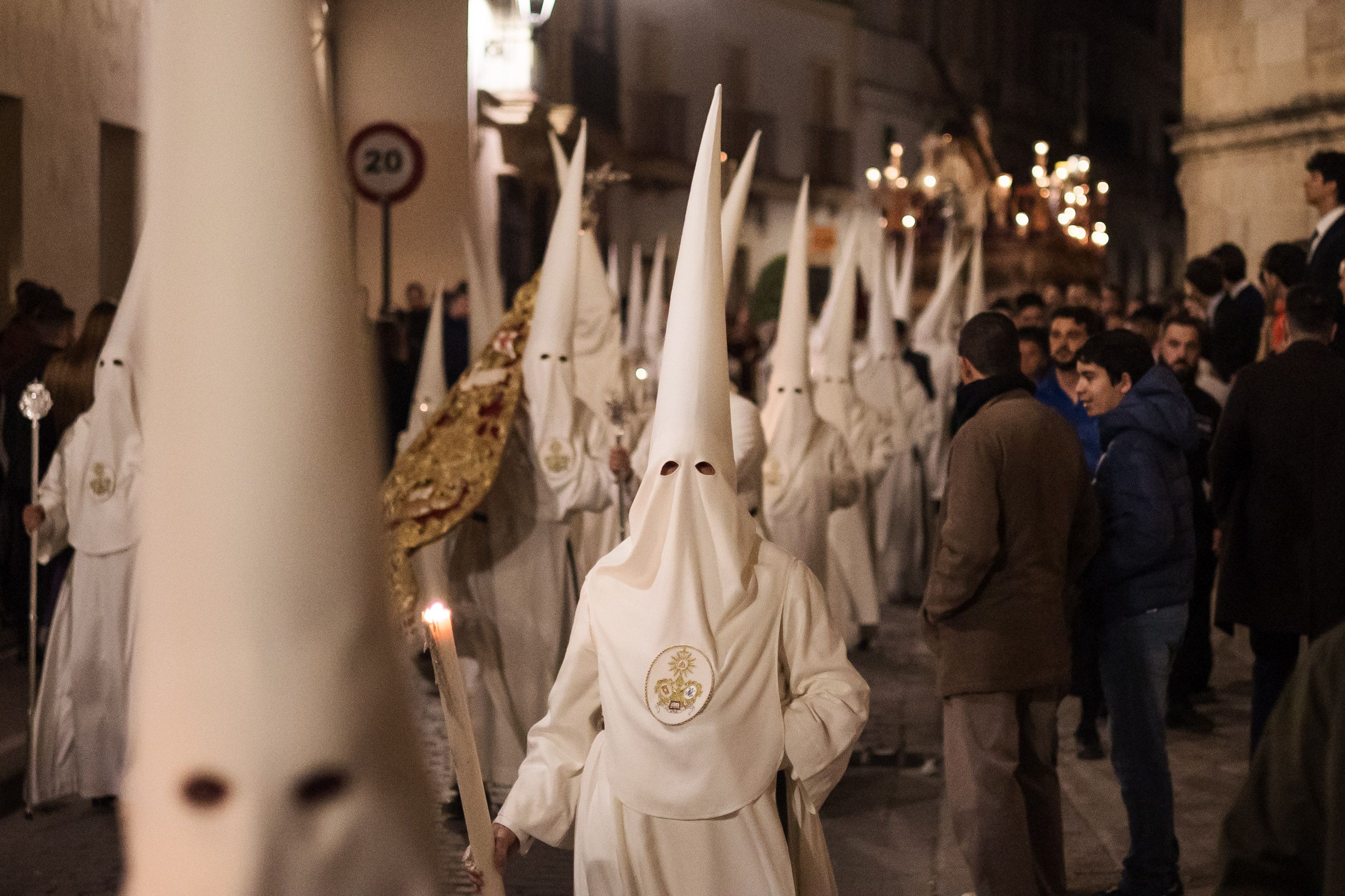 Nazarenos de la Hermandad de la Misión.