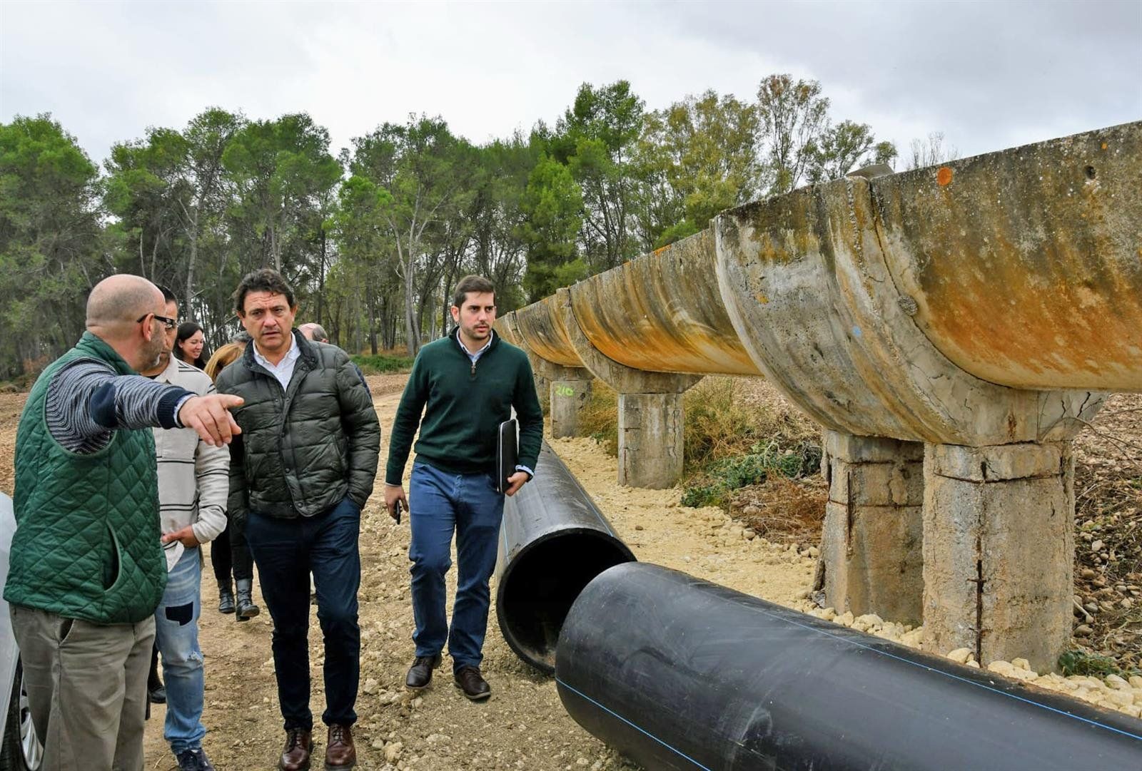 El delegado territorial en una visita a la zona de regadíos del Guadalcacín.