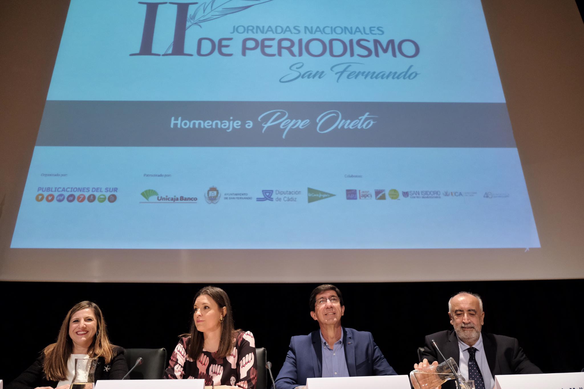 Juan Marín, este viernes en San Fernando, junto a Irene García, Patricia Cavada y el dueño de Publicaciones del Sur, José Antonio Mallou. FOTO: JUAN LÓPEZ CEPERO