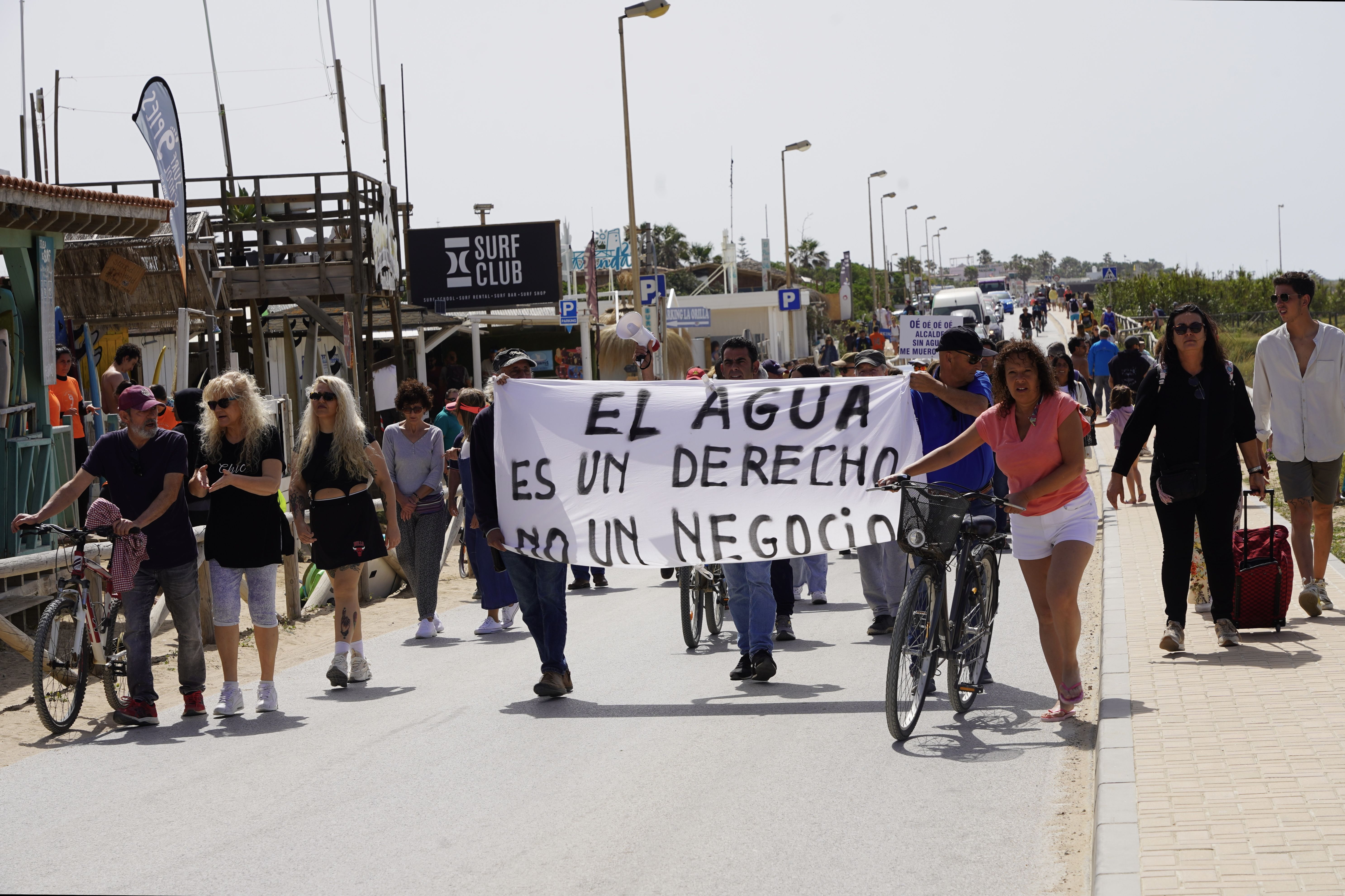 Manifestación de los vecinos de El Palmar para reclamar servicios municipales óptimos. ISA DE LA CALLE