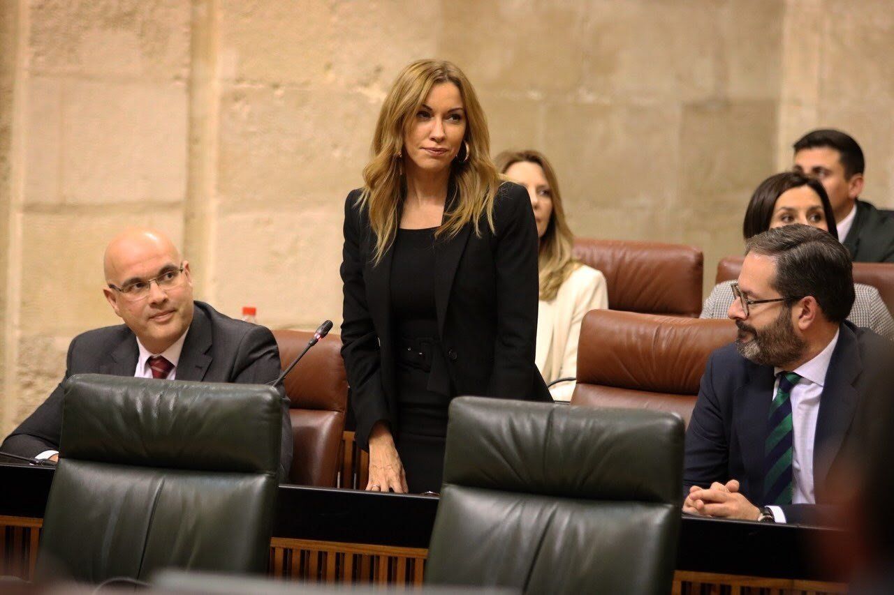 Mercedes López, jurando su cargo como diputada andaluza de Ciudadanos.