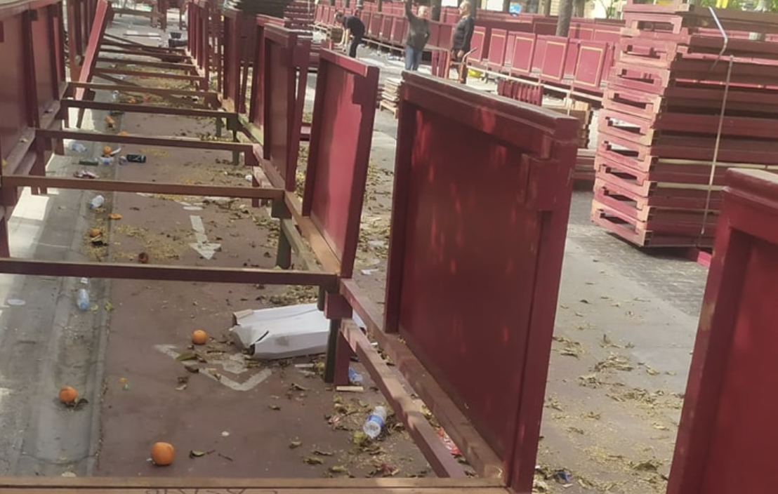 La alcaldesa agradece el trabajo de la limpieza en Jerez ante el ataque del PP: "Hemos visto tirado de todo". Imagen de este pasado domingo en Cristina.