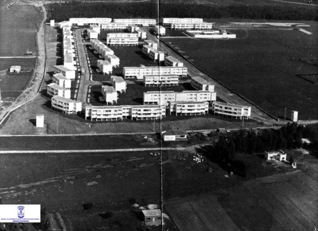 Fotografía aérea de Urbaluz en los años 70.