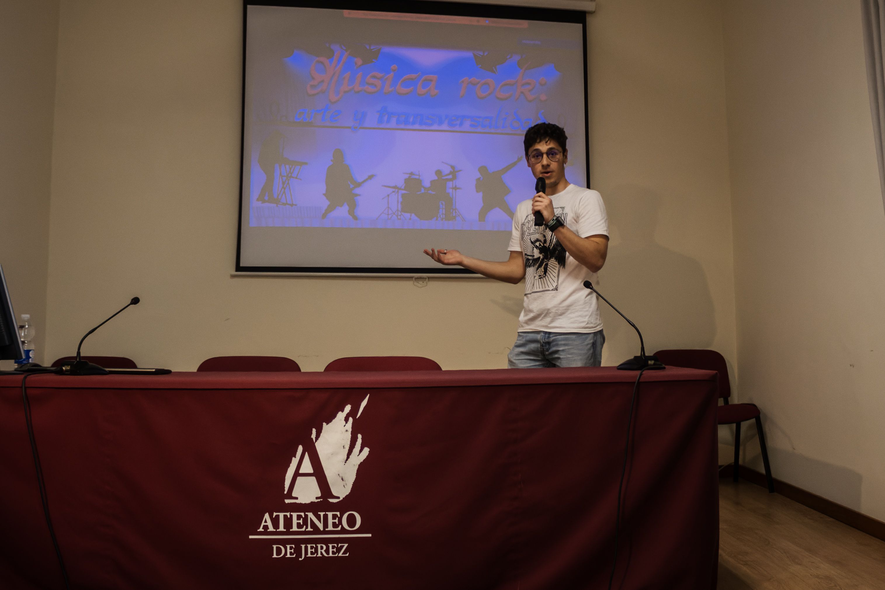 Manuel habla sobre el rock y su transversalidad. 