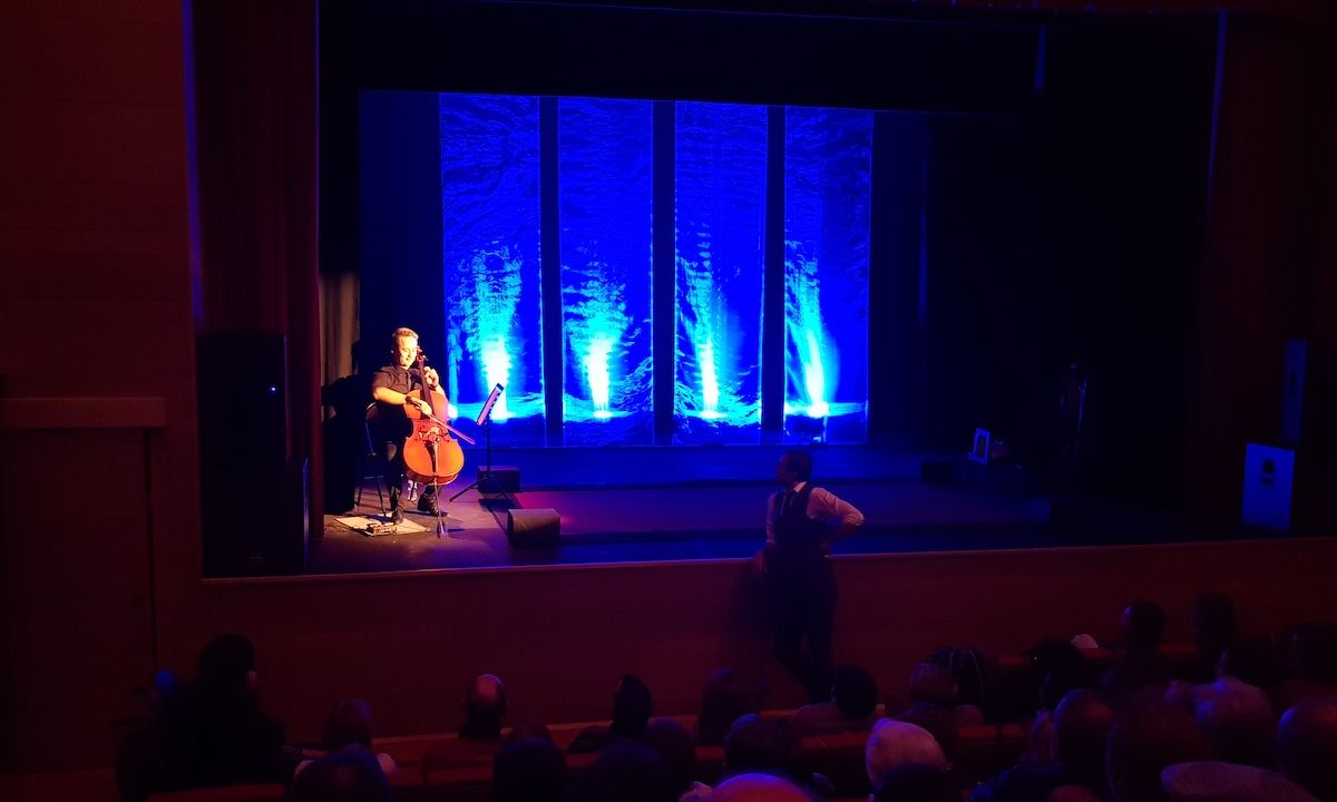 Un momento de la representación de 'Hambre' en el Teatro de Guadalcacín.