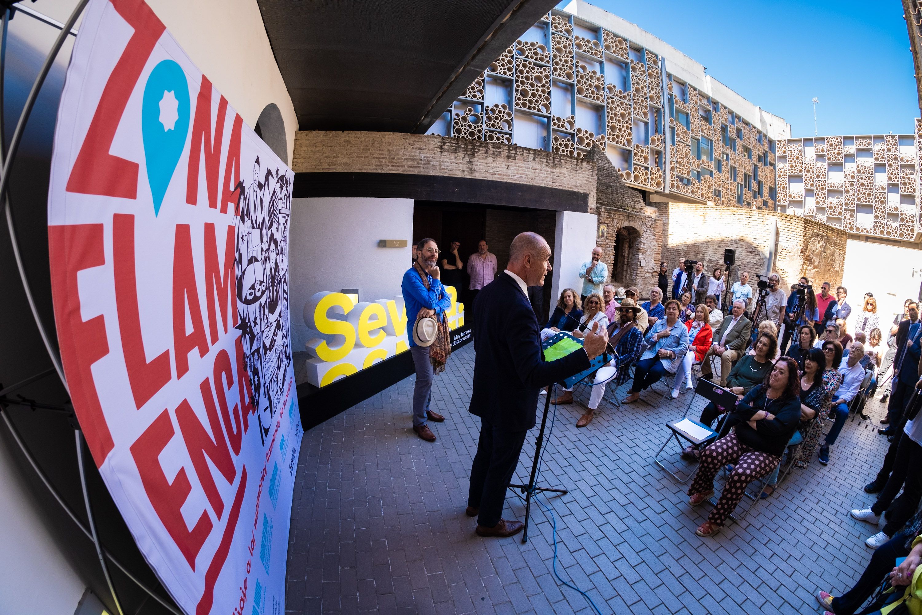 El alcalde de Sevilla en el acto de Presentación del ciclo flamenco.