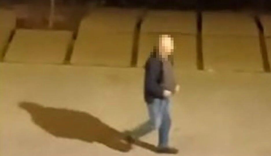 Hombre que se masturbó delante de dos mujeres en Sevilla.