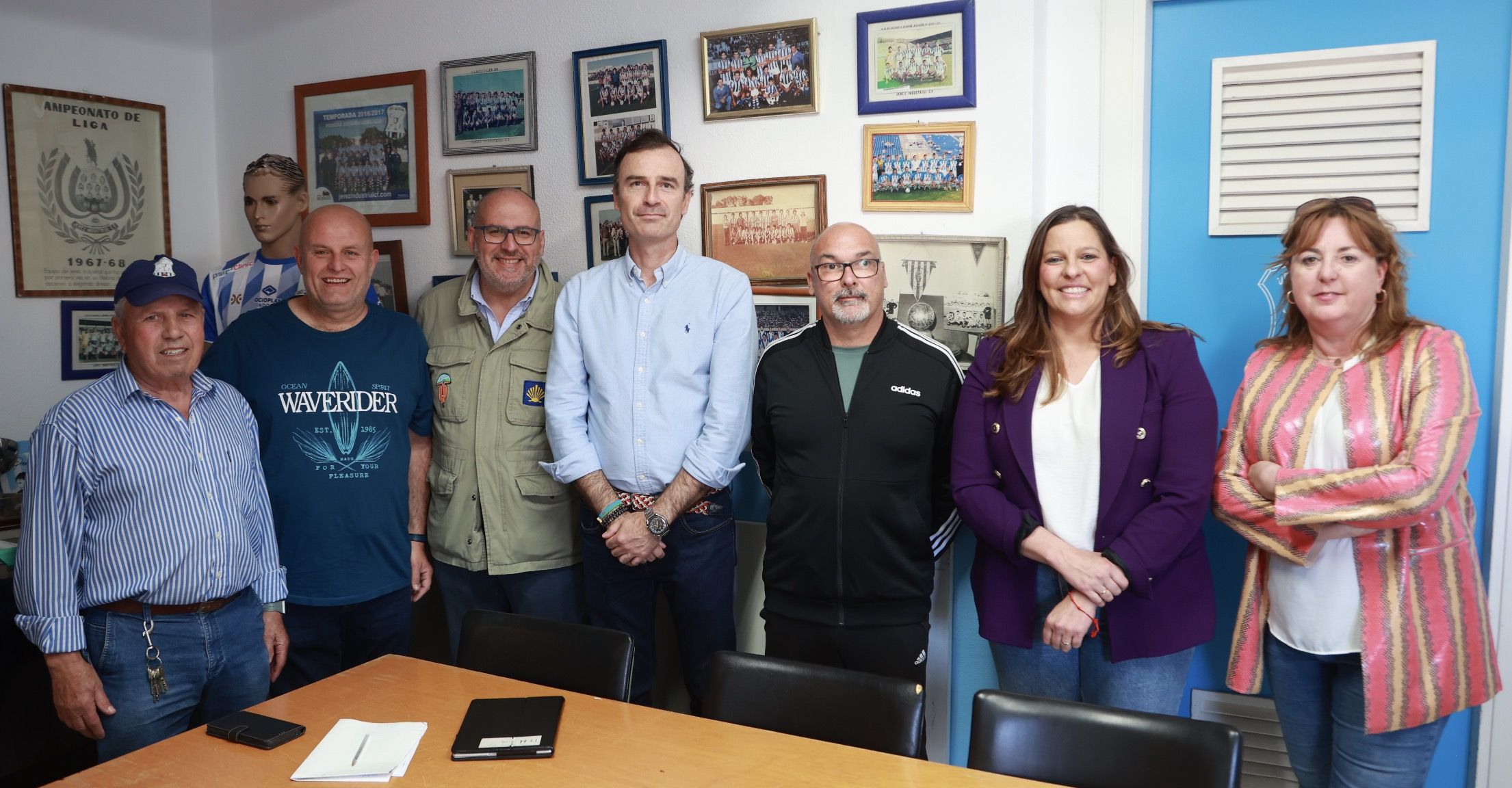 Estefanía Brazo mantiene una reunión con los directivos del  Jerez Industrial C.F.