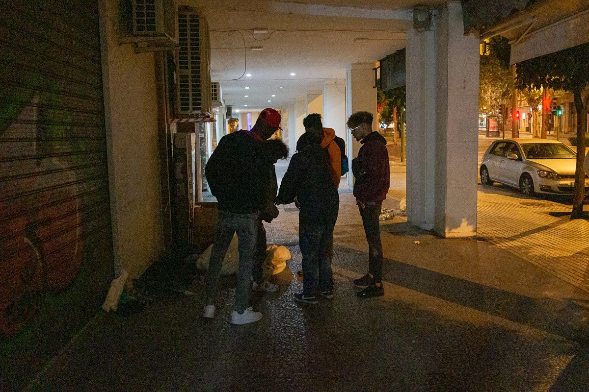 Migrantes en las calles de Jerez, en una imagen de archivo. FOTO: Manu García