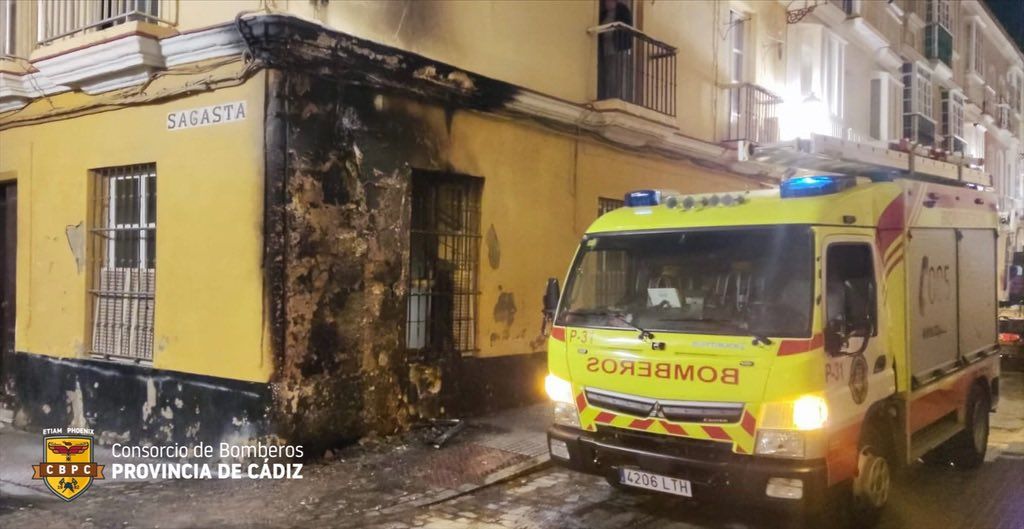 Incendio en Cádiz. BOMBEROS