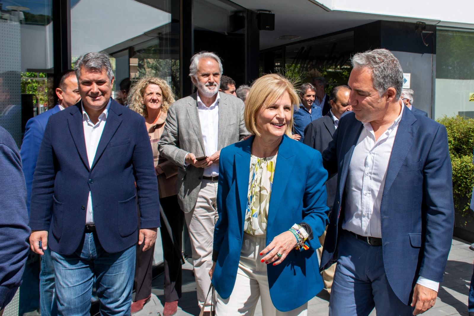 En primer término, María José García-Pelayo y Elías Bendodo, a su llegada al encuentro con afiliados, este viernes en Jerez.