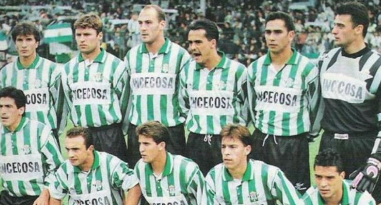 Luis Márquez, segundo por la izquierda, en la parte superior.