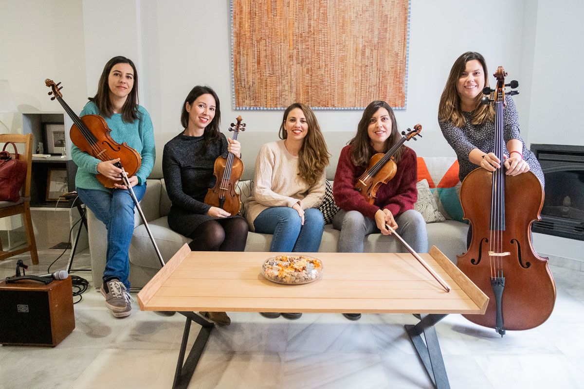 Costellas Quartet junto a Paquí Benítez, posando para lavozdelsur.es. FOTO: MANU GARCÍA.
