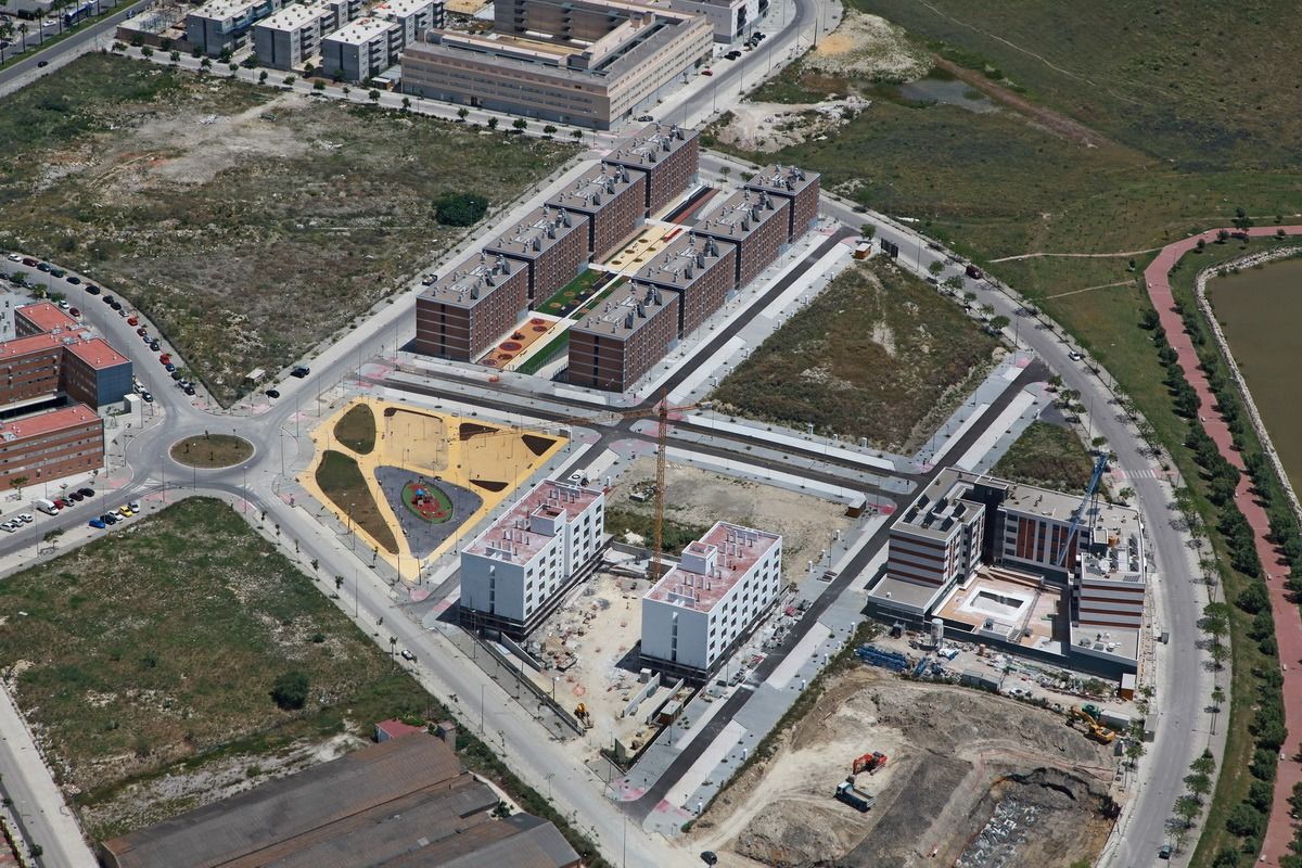 La Junta cede seis parcelas en Jerez y San Roque para construir casi 400 viviendas sociales. En la imagen aérea, parcela en Guadabajaque, Jerez.