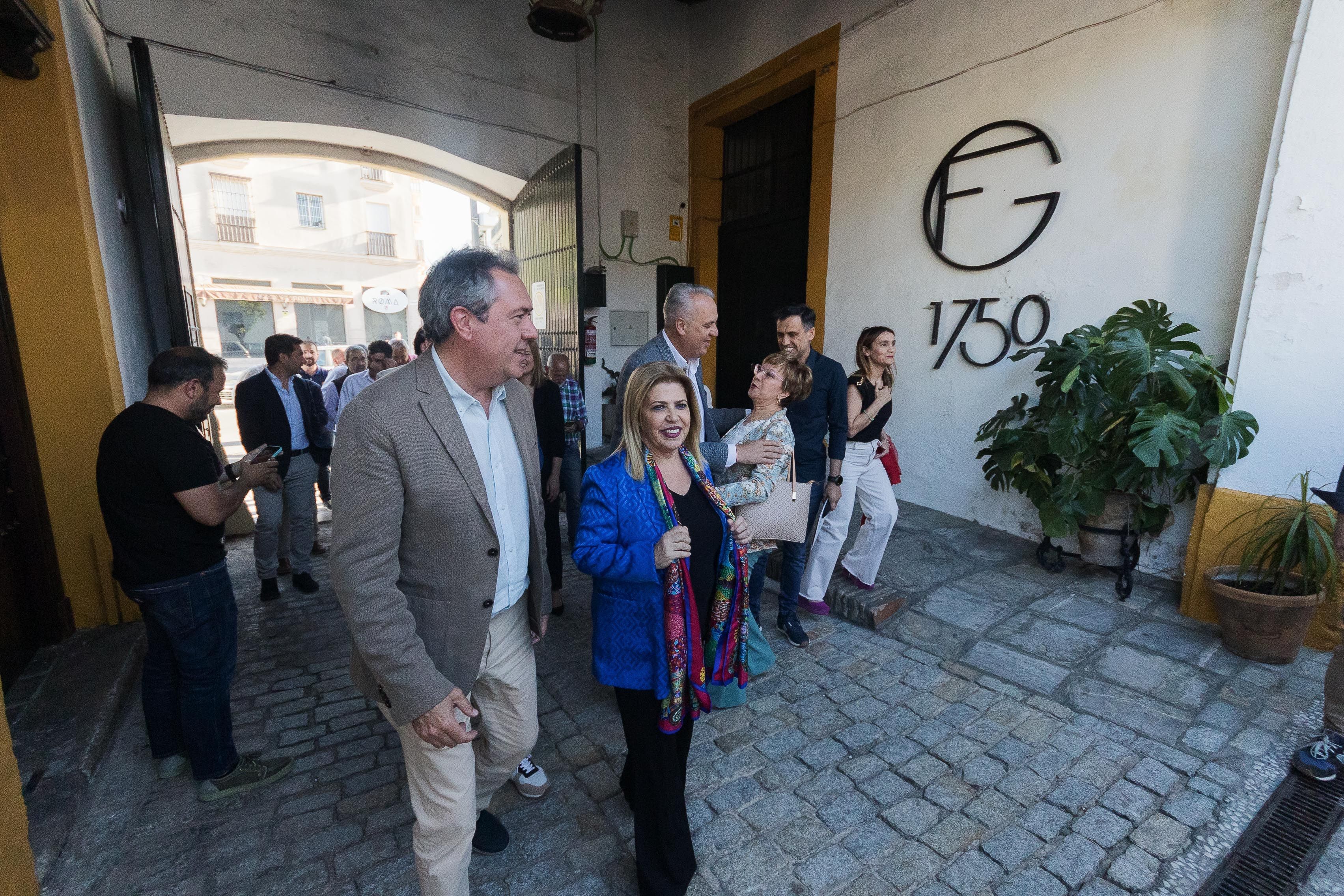 Espadas, Sánchez y Ruiz Boix, a su llegada al acto con autónomos organizado en Jerez este lunes.