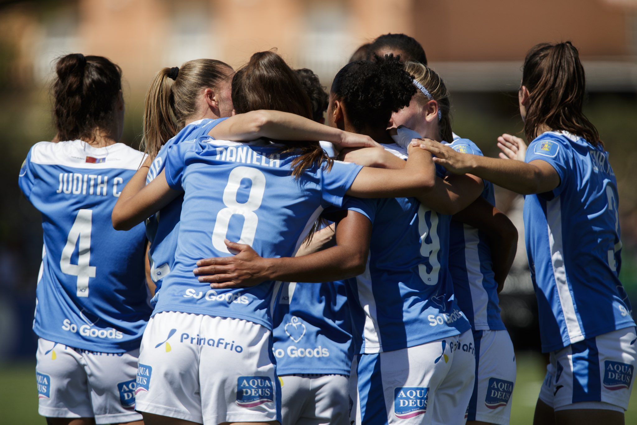 Las jugadoras del Alhama, celebrando un gol.   @ALHAMAELPOZO