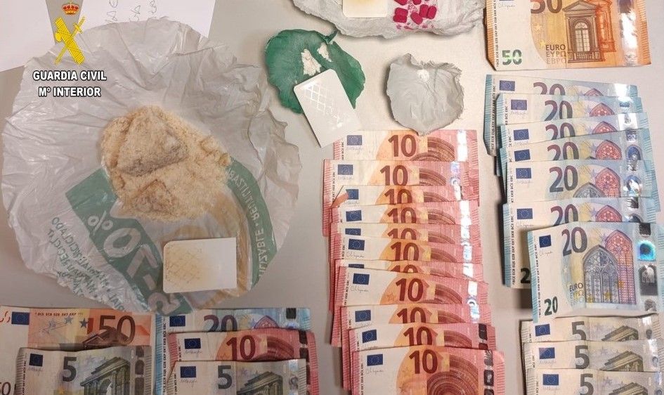 MDMA y distintas sustancias, además de dinero, incautadas a los detenidos en Alcalá del Valle.