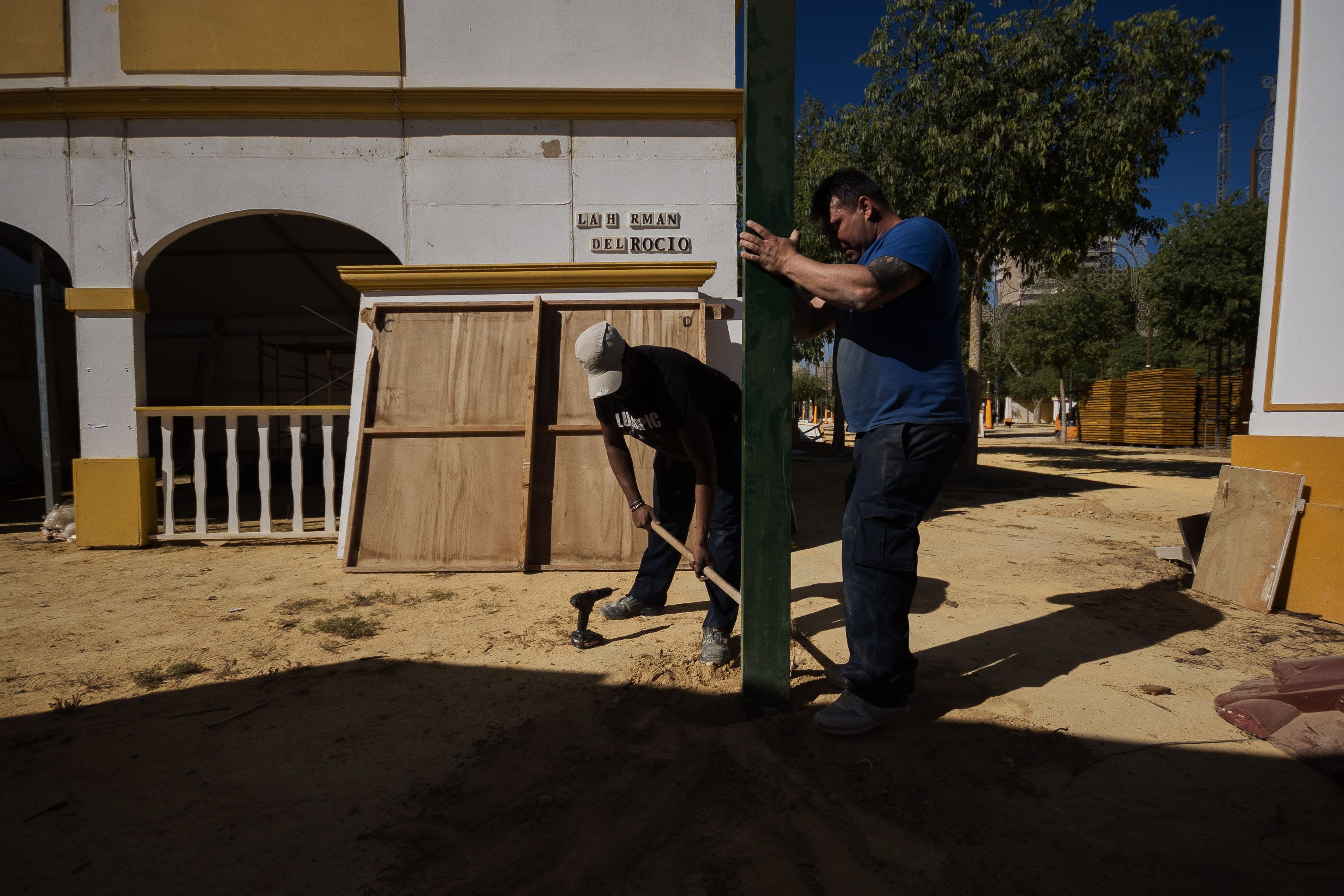 Una de las pocas casetas donde se ha iniciado el montaje. MANU GARCÍA