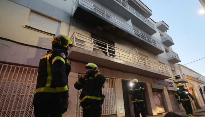 De lo más aparatoso ha sido el incendio en la calle Granados.