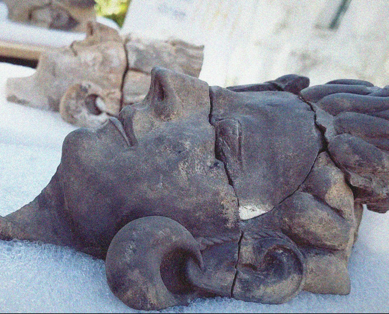 Las esculturas halladas en la excavación. 