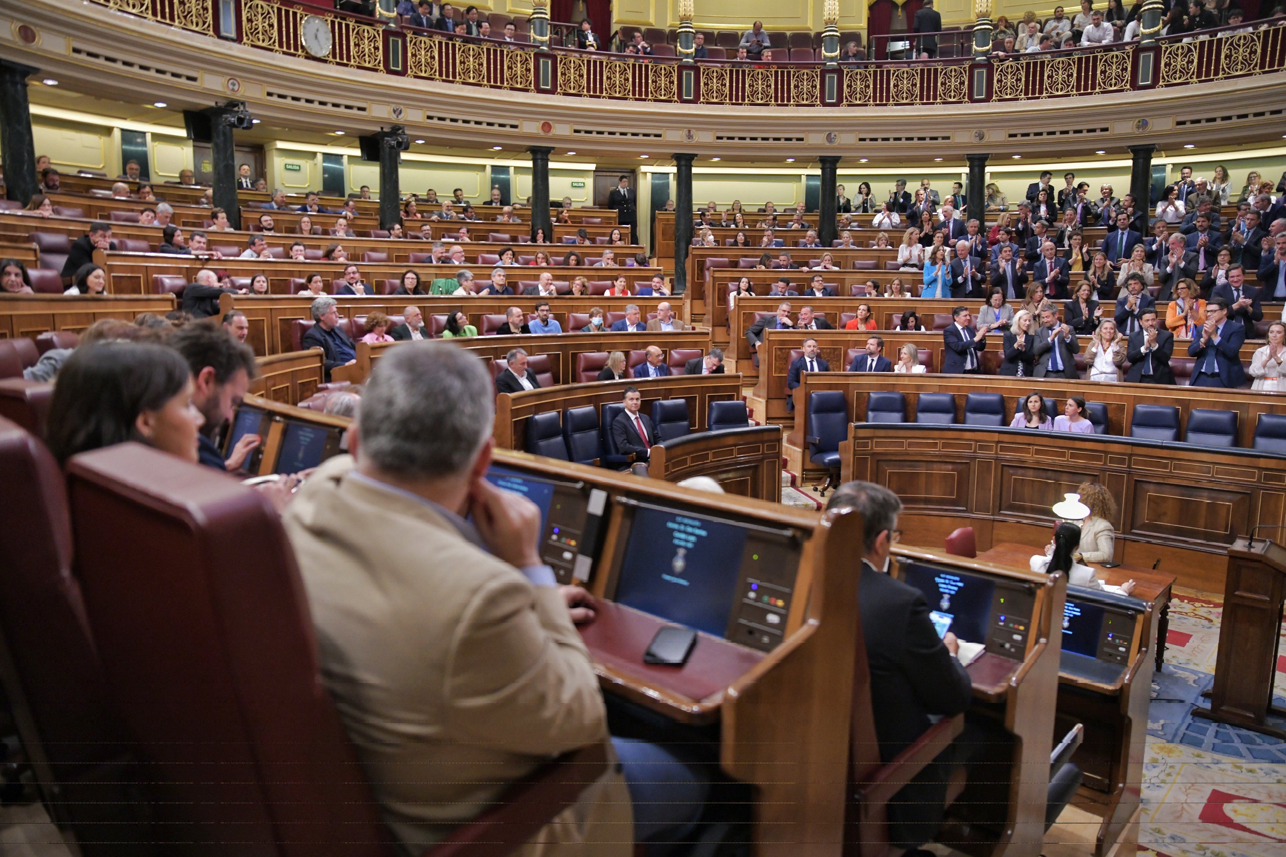 Ione Belarra e Irene Montero, solas en el momento de aprobación de la reforma de la ley del solo sí es sí.