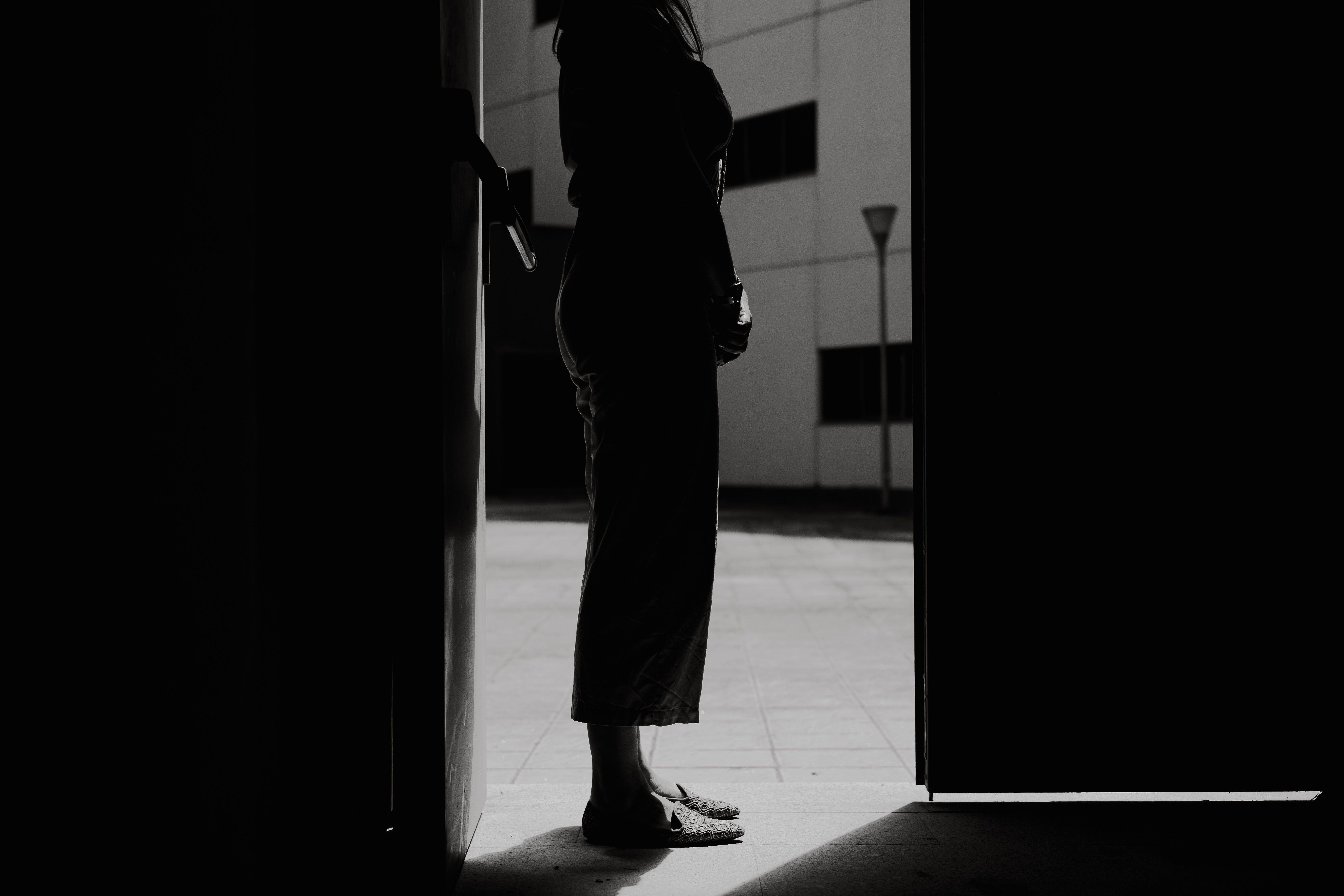 Una víctima de violencia vicaria, posando para un reportaje de lavozdelsur.es. Una víctima de violencia vicaria, posando para un reportaje de lavozdelsur.es.