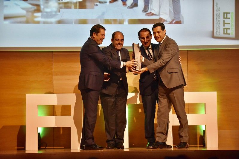 Un momento de la entrega del premio.