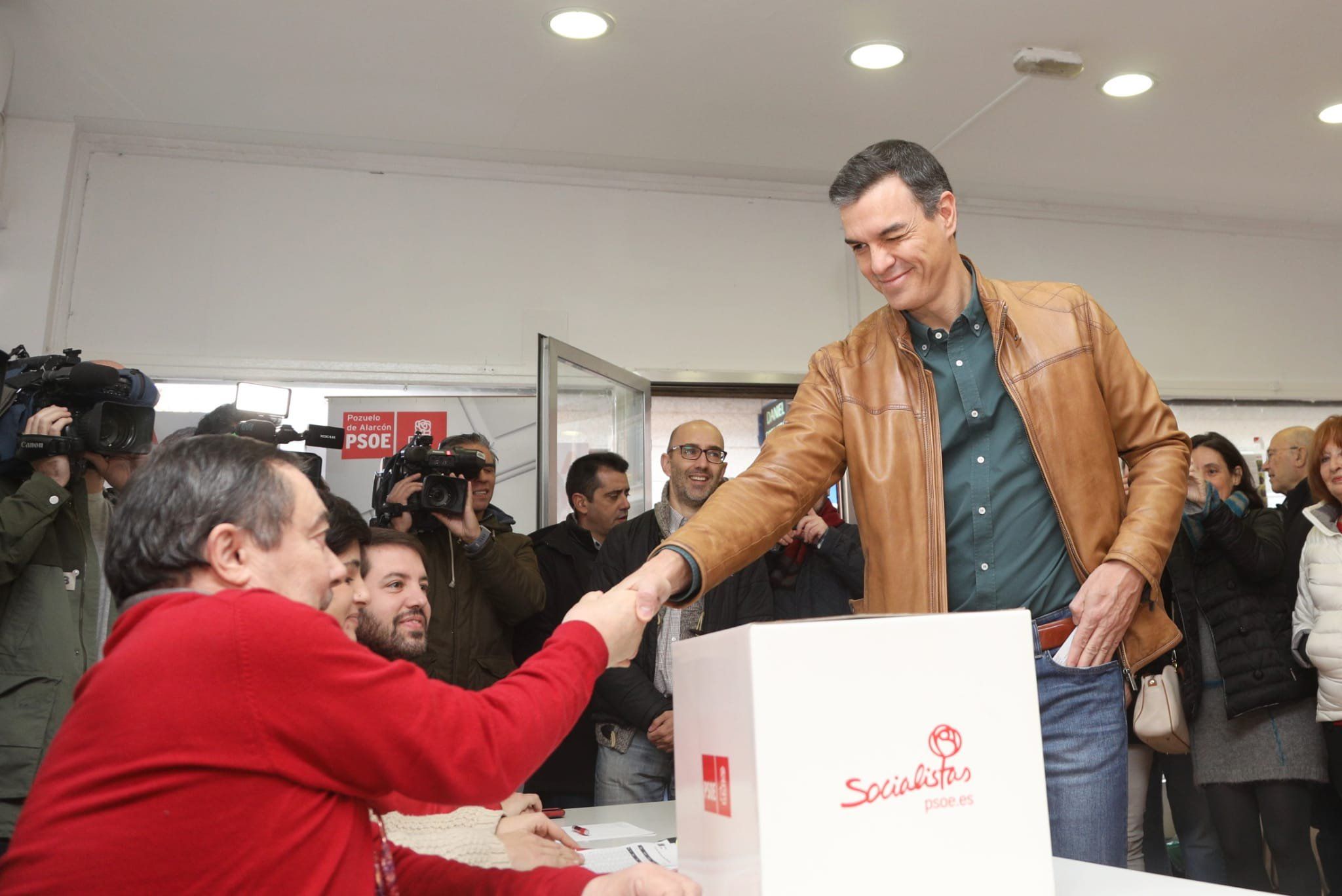 Pedro Sánchez, participando en la consulta. FOTO: PSOE