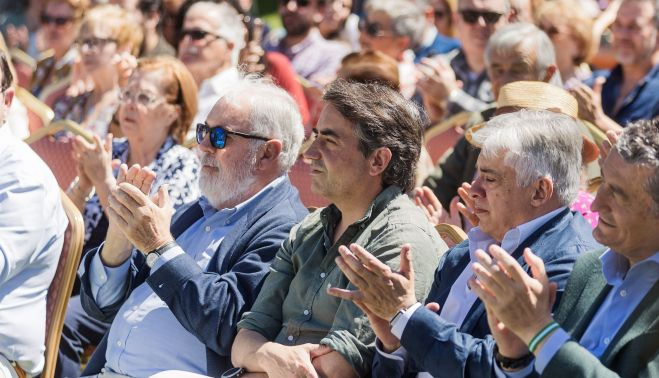 El exministro popular Arias Cañete, junto a Antonio Saldaña.