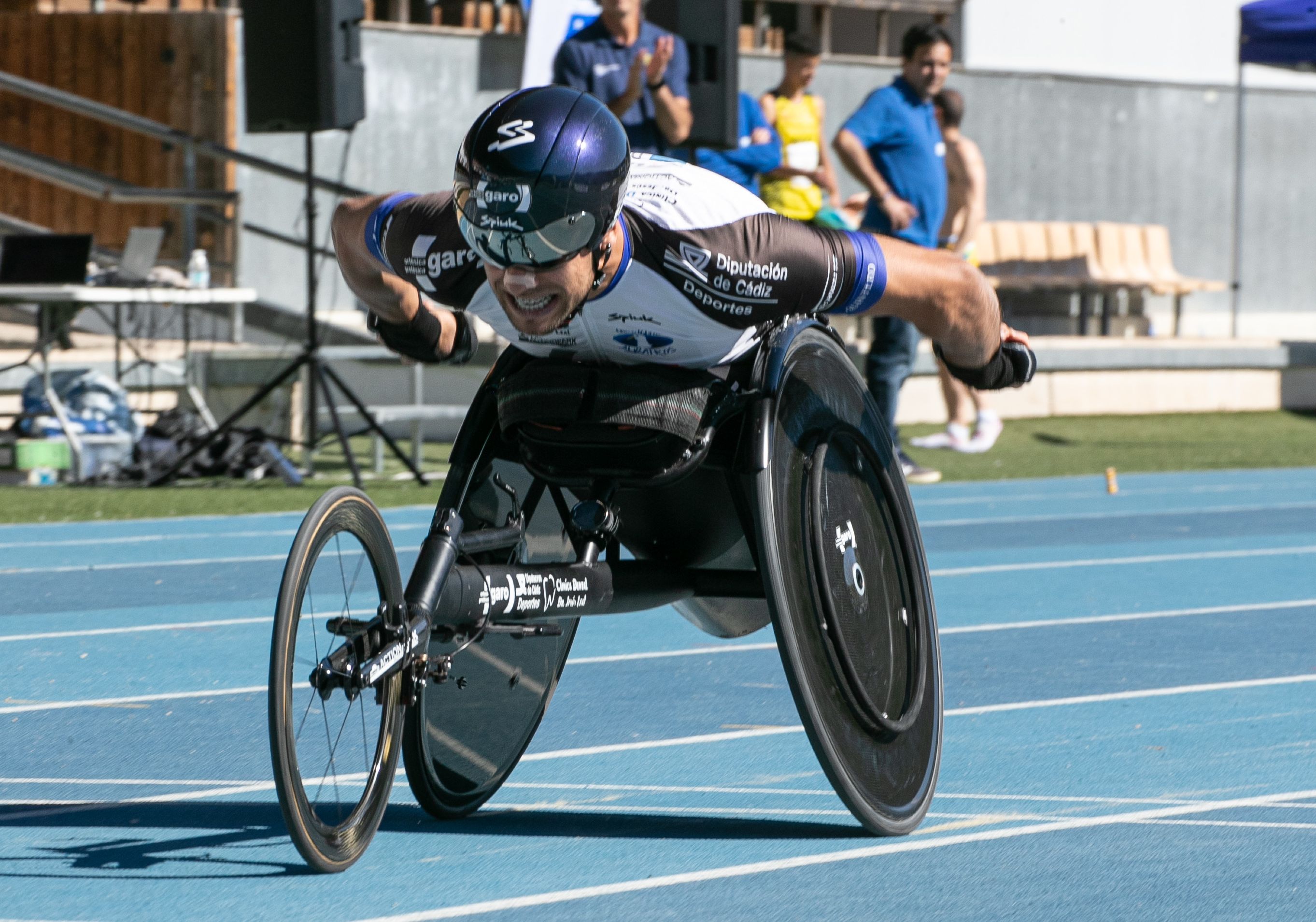 José Manuel Quintero, el atleta chiclanero que ha batido un récord de España, durante la prueba en el estadio de atletismo Chapín en Jerez. José Manuel Quintero, el atleta chiclanero que ha batido un récord de España, durante la prueba en el estadio de atletismo Chapín en Jerez.