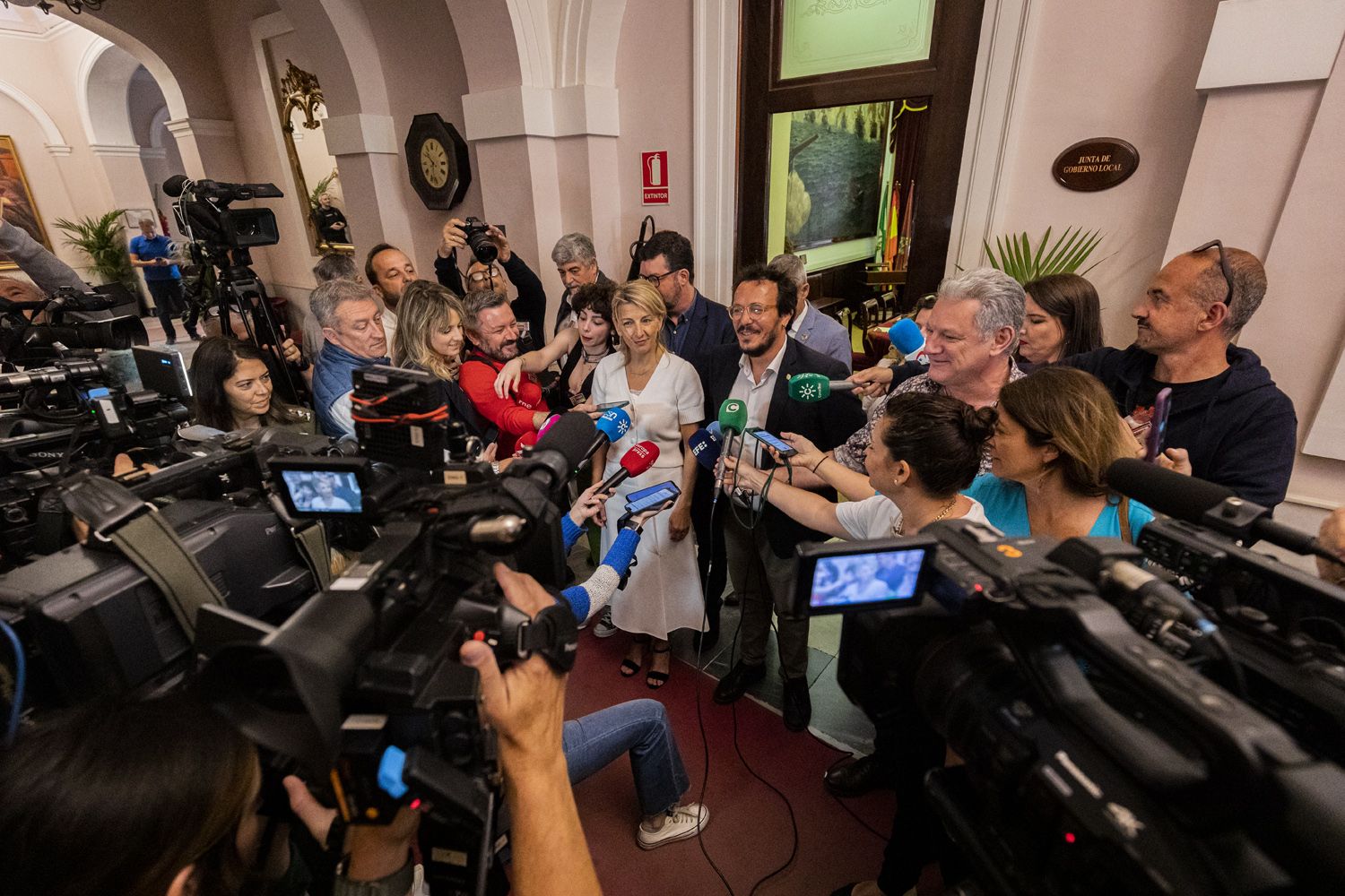 José María González, 'Kichi', atiende a los medios durante la visita de la ministra Yolanda Díaz a Cádiz, el pasado mes de abril.