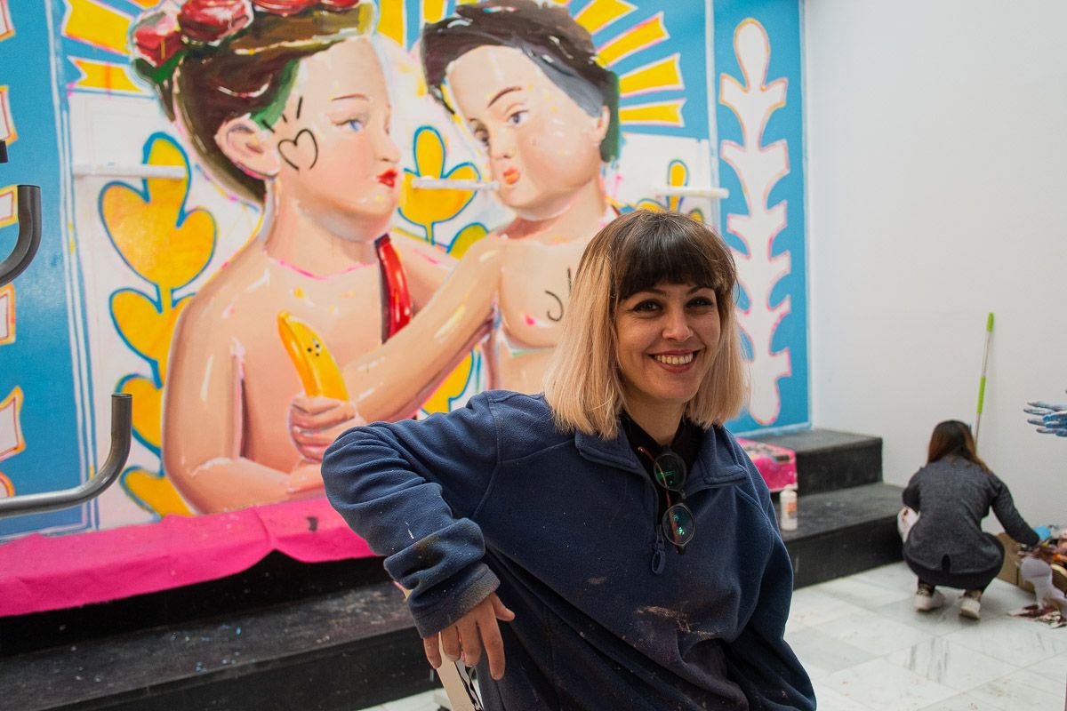 Ana Barriga posa para lavozdelsur.es tras la creación de un mural en el Festival Intramuros 2019
