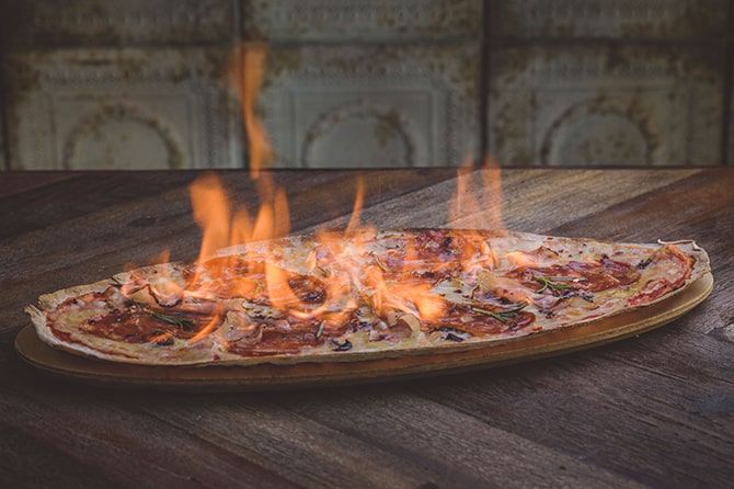 Imagen de la pizza que provocó el incendio en el restaurante de Madrid.