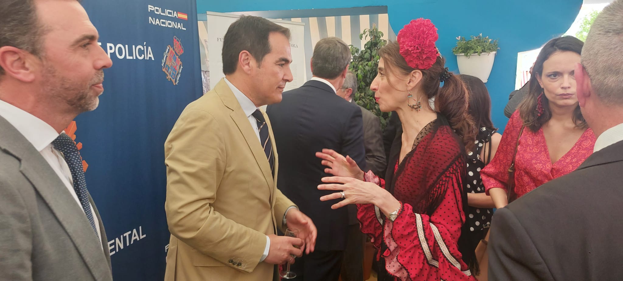 El consejero de Justicia, José Antonio Nieto, conversa con la ministra de Justicia, Pilar Llop, en la Feria de Abril de Sevilla, esta semana.