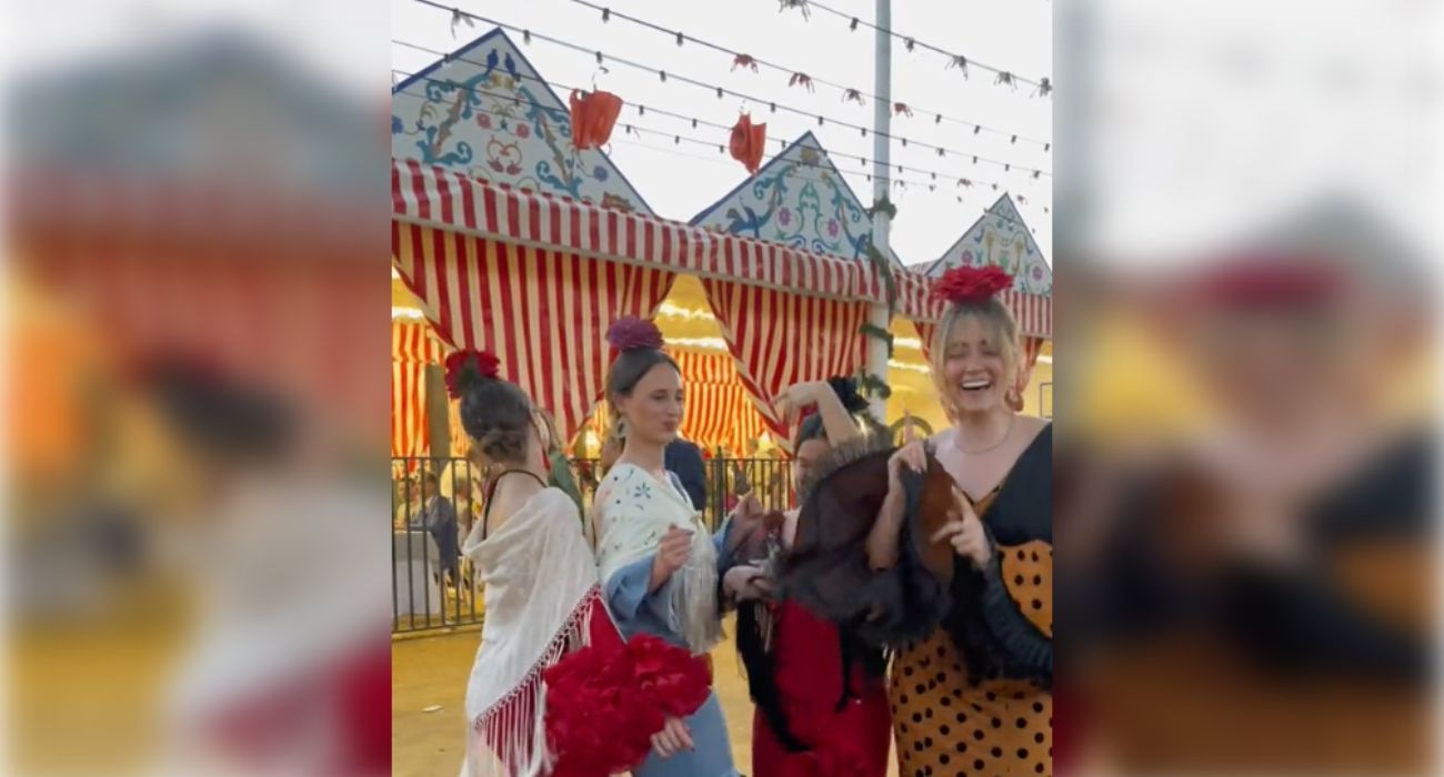 Alba Jiménez, a la derecha de la imagen, ha contado lo que le ha costado pasar tres días en la Feria de Abril.