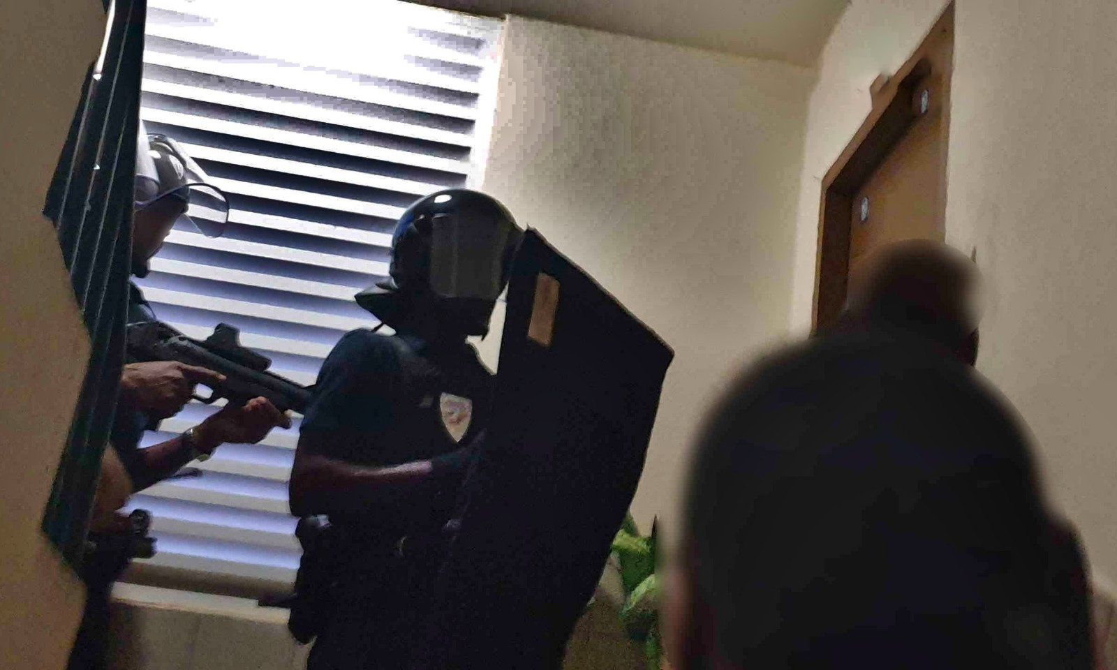 La Policía francesa en otra operación.  TWITTER