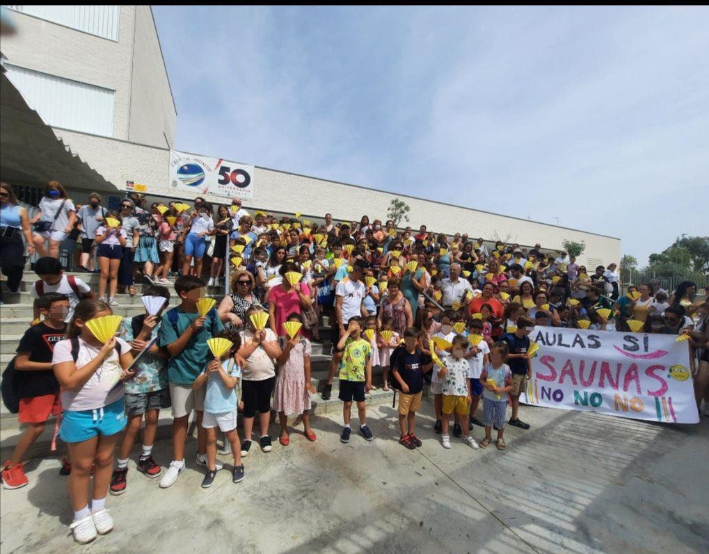 Una protesta contra la falta de soluciones para paliar las altas temperaturas en los centros educativos andaluces.